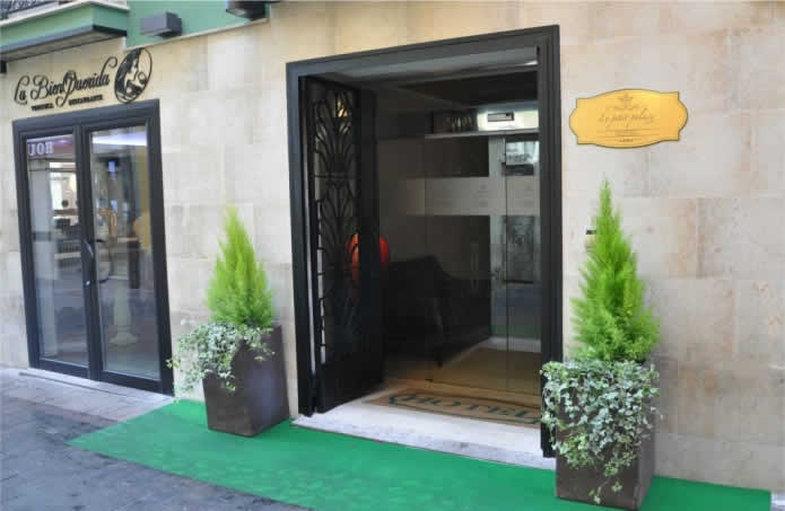Le Petit Leon Hotell Exteriör bild